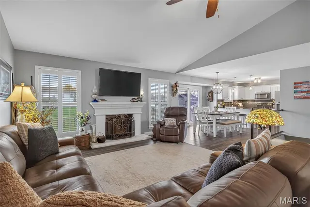 $395,000 | 6 Kelso Drive, St. Charles, MO 63301