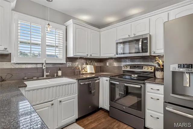 $395,000 | 6 Kelso Drive, St. Charles, MO 63301