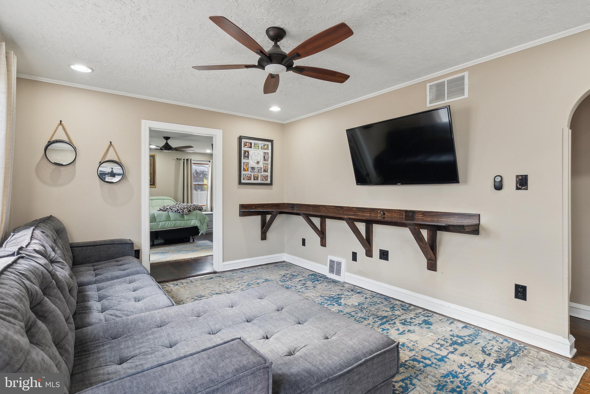 422 Winslow Road Williamstown, NJ 08094 - Photo 4 of 25 Living Room