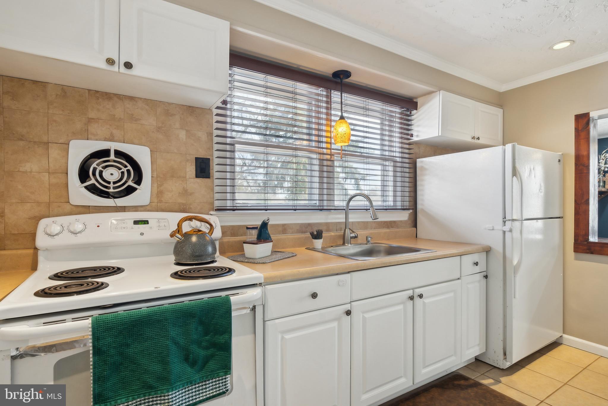 422 Winslow Road Williamstown, NJ 08094 - Photo 8 of 25 Kitchen