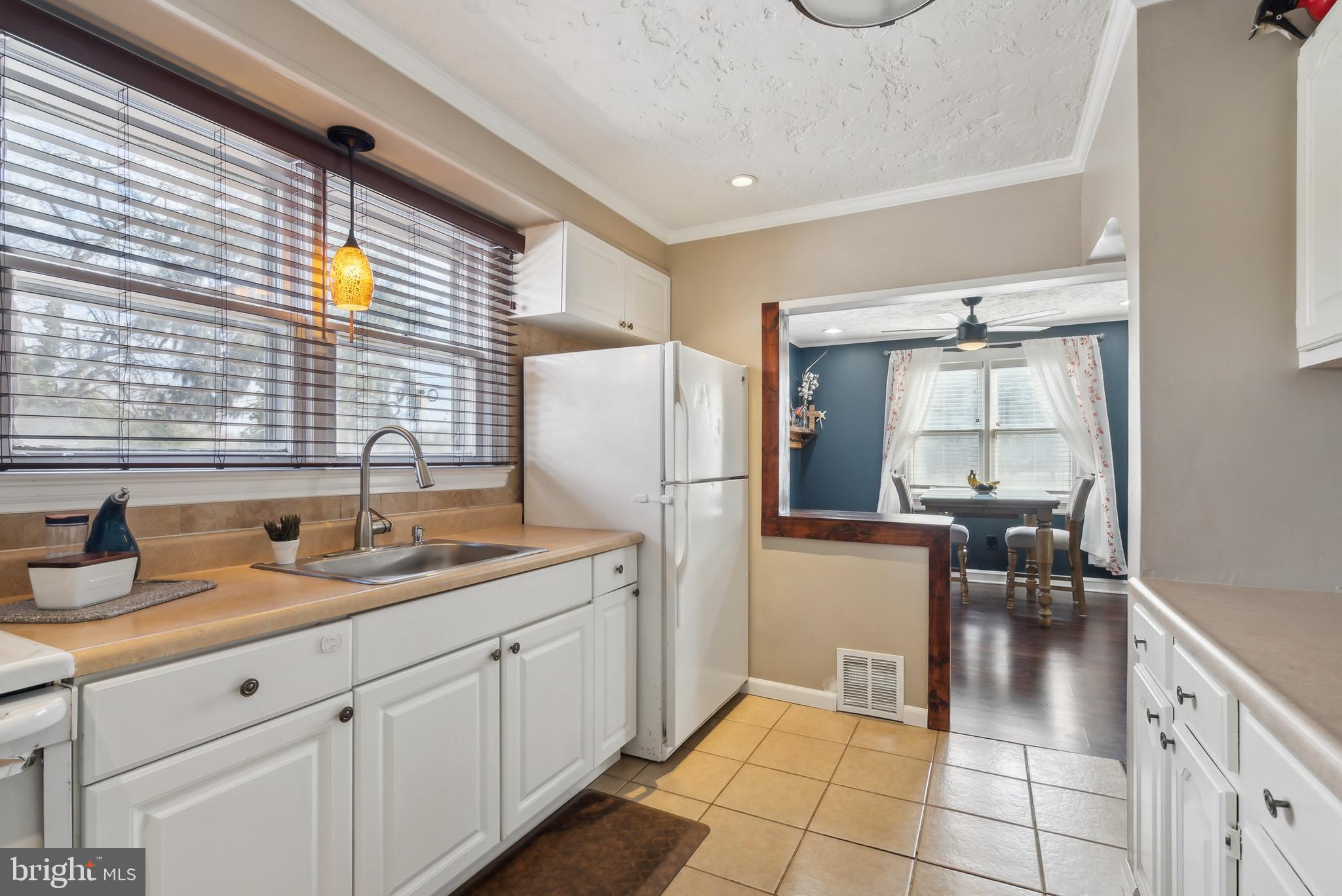 422 Winslow Road Williamstown, NJ 08094 - Photo 9 of 25 Kitchen