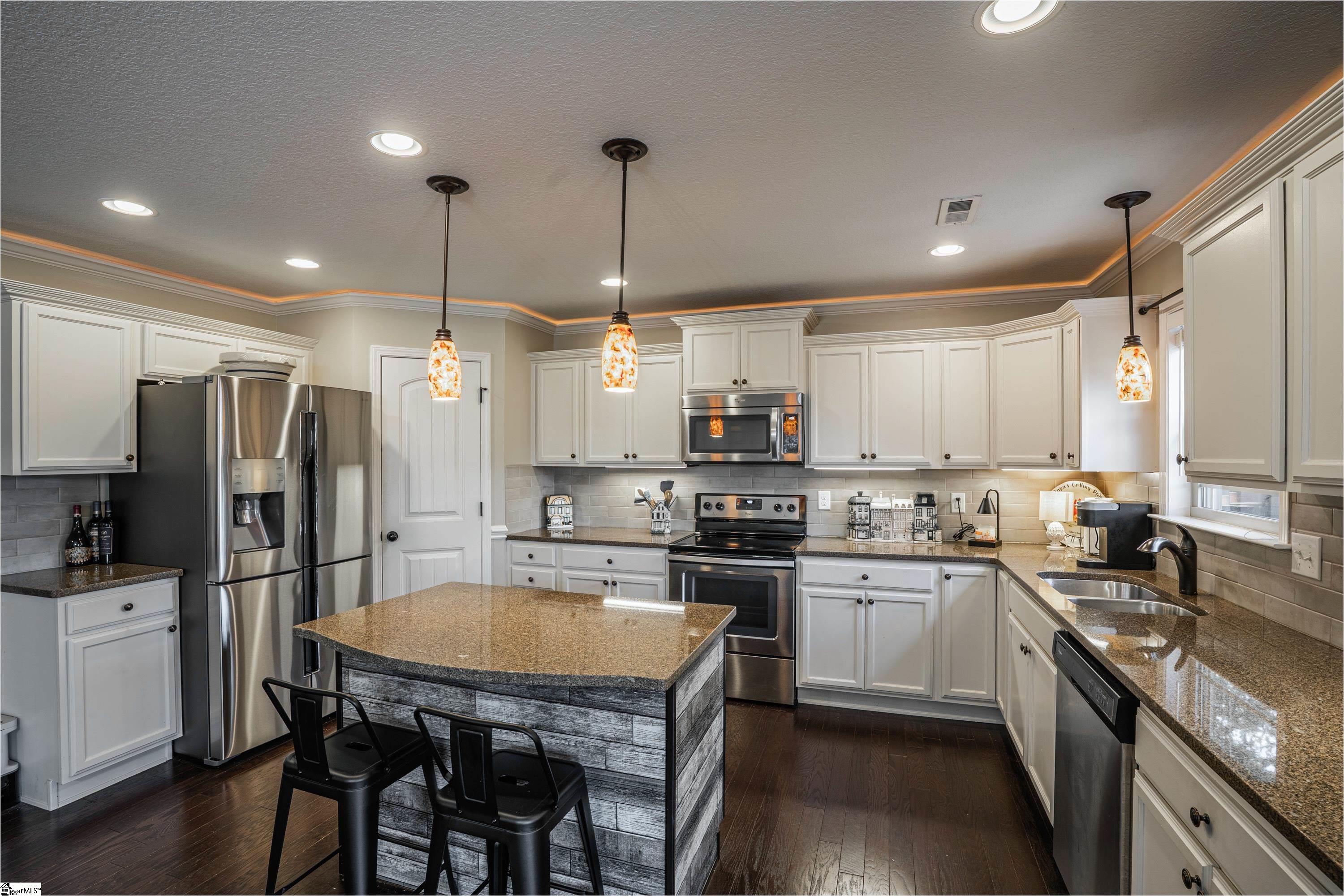 203 Medoc Lane Moore, SC 29369 - Photo 4 of 43