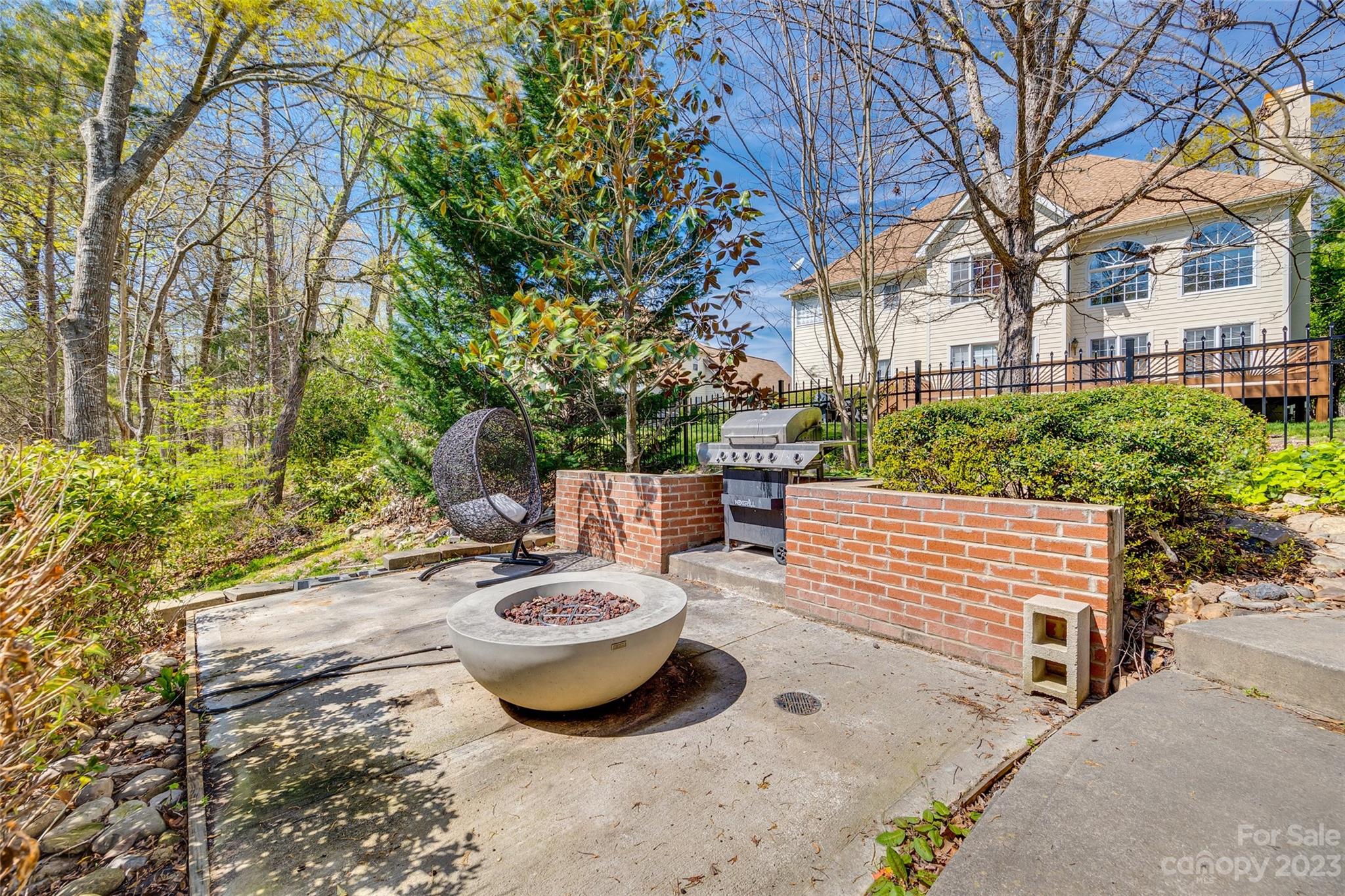 16420 Woolwine Road Charlotte, NC 28278 - Photo 14 of 41 a view of a patio with table and chairs and potted plants