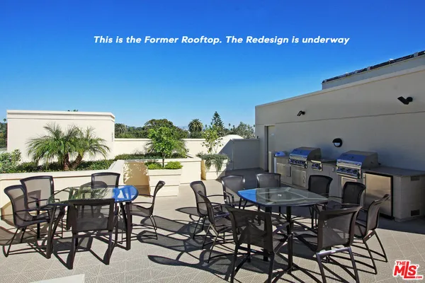 a view of dinning table and chairs in the patio