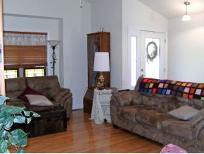 147 Jim Elliott Road Elizabethton, TN 37643 - Photo 12 of 12 Living Room