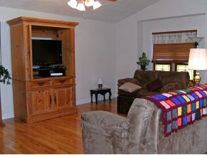 147 Jim Elliott Road Elizabethton, TN 37643 - Photo 5 of 12 Living Room