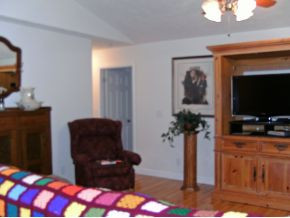 147 Jim Elliott Road Elizabethton, TN 37643 - Photo 6 of 12 Living Room