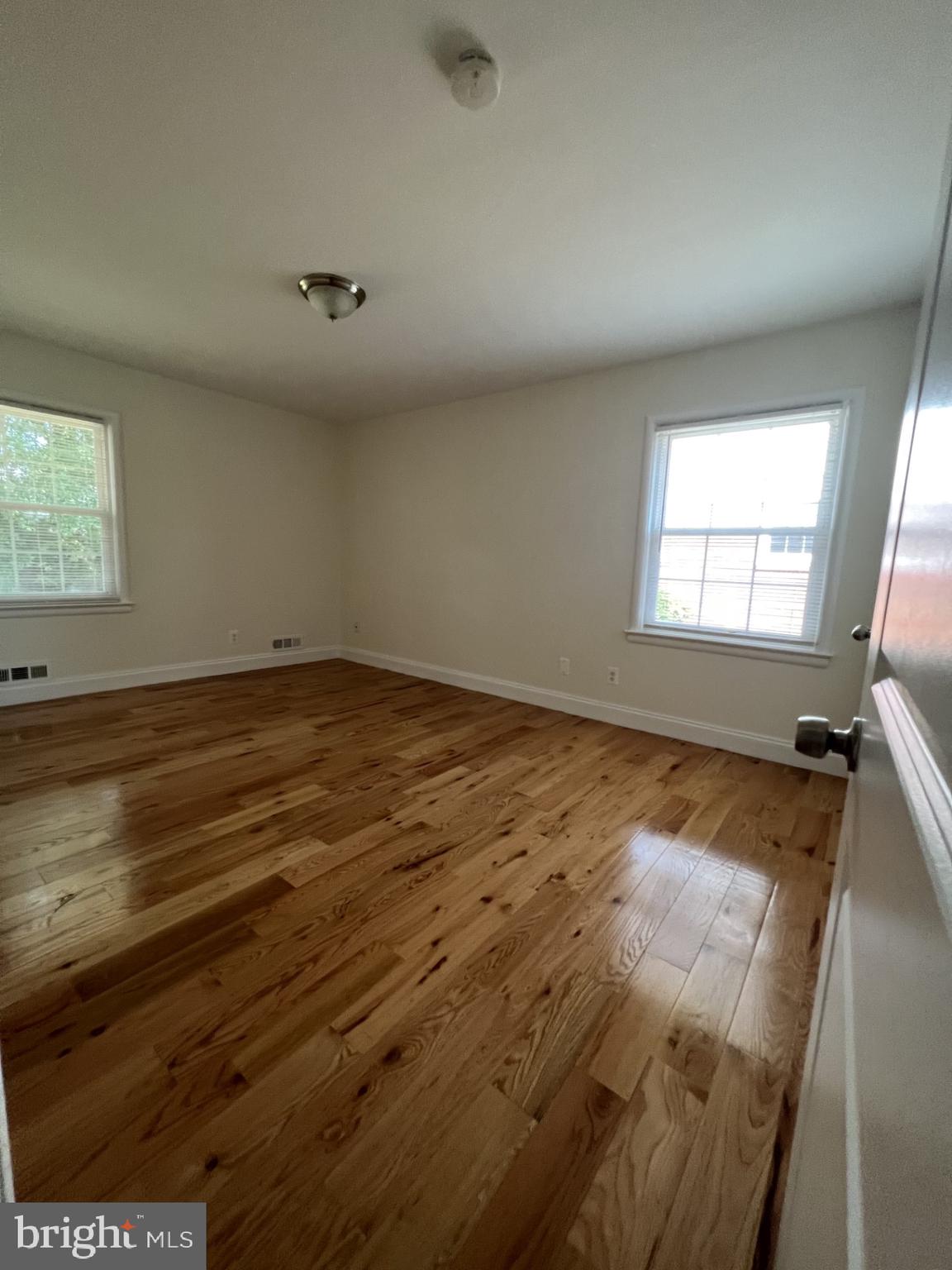 9708 Dameron Drive Silver Spring, MD 20910 - Photo 14 of 27 2do Bedroom