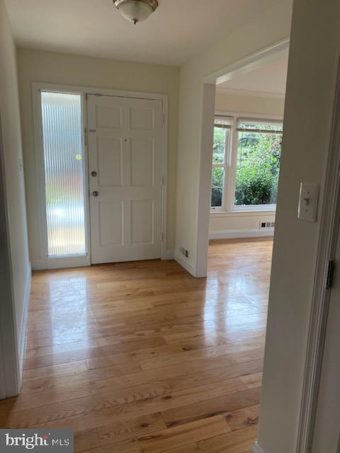 9708 Dameron Drive Silver Spring, MD 20910 - Photo 3 of 27