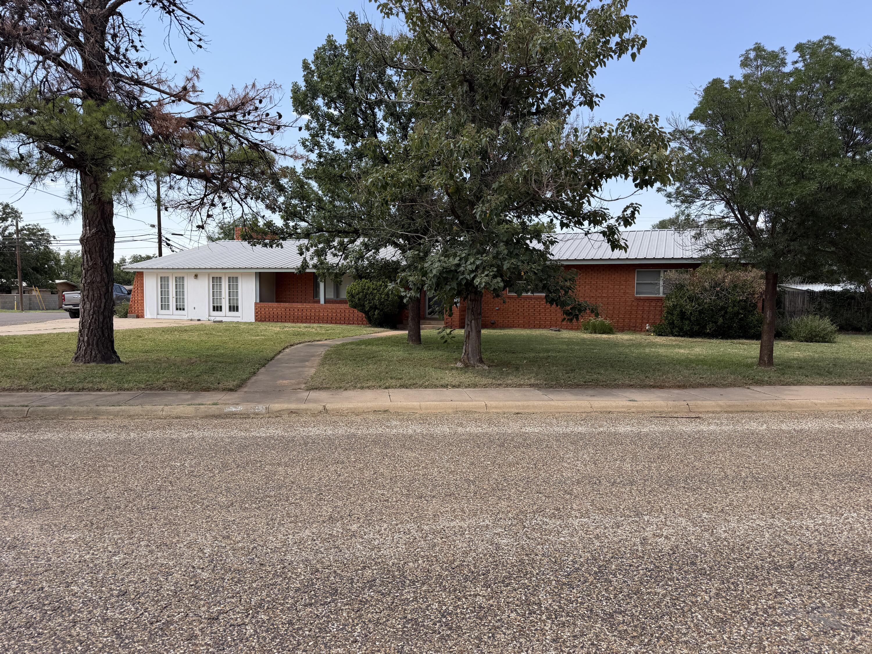308 North 20th Street Lamesa, TX 79331 - Photo 2 of 42 IMG_6149
