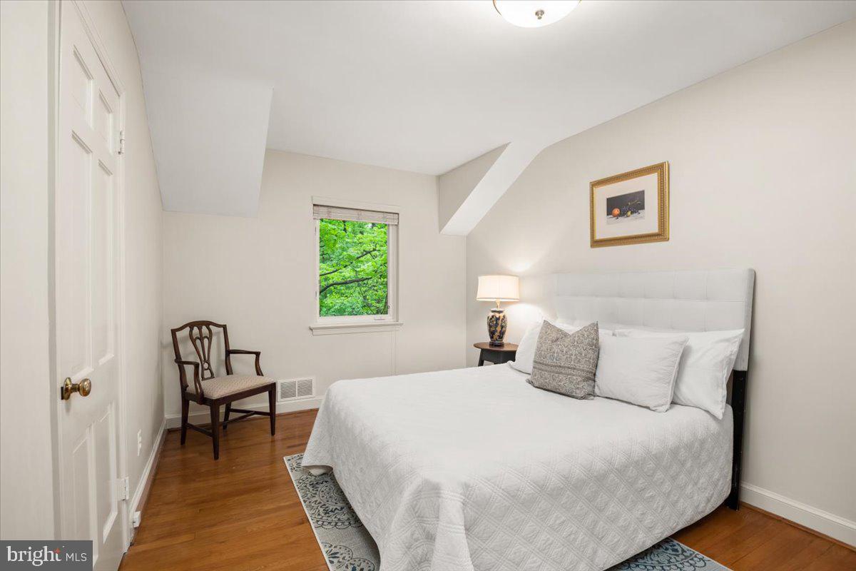 325 Beverley Drive Alexandria, VA 22305 - Photo 13 of 73