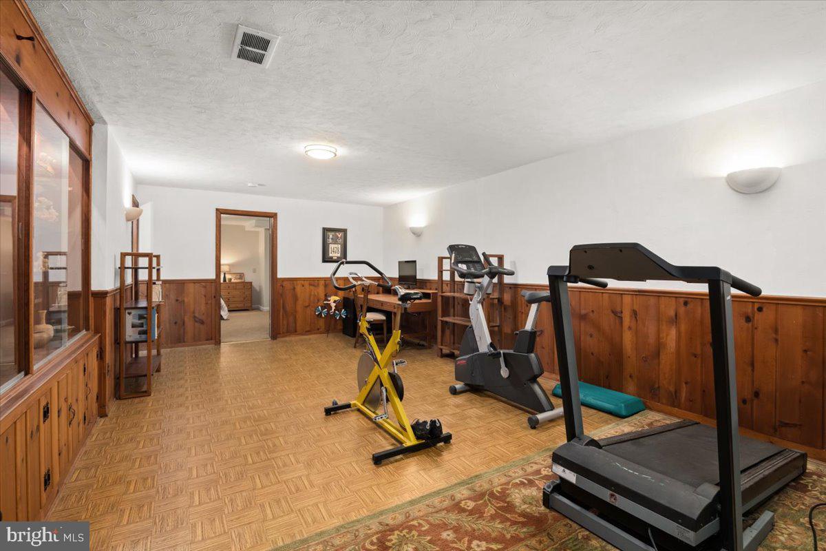 325 Beverley Drive Alexandria, VA 22305 - Photo 15 of 73