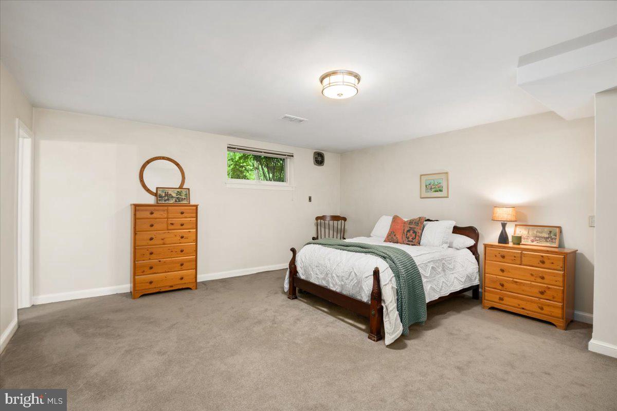 325 Beverley Drive Alexandria, VA 22305 - Photo 16 of 73