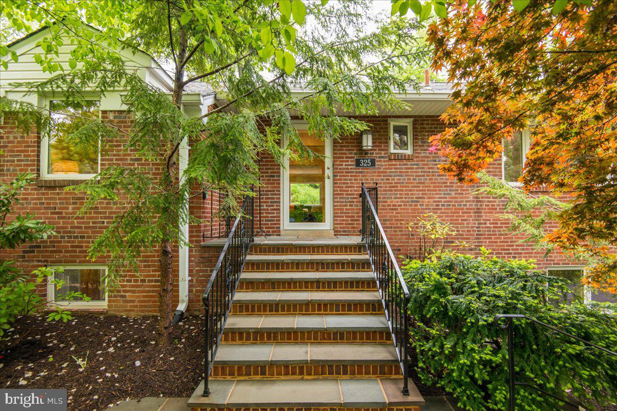 325 Beverley Drive Alexandria, VA 22305 - Photo 2 of 73