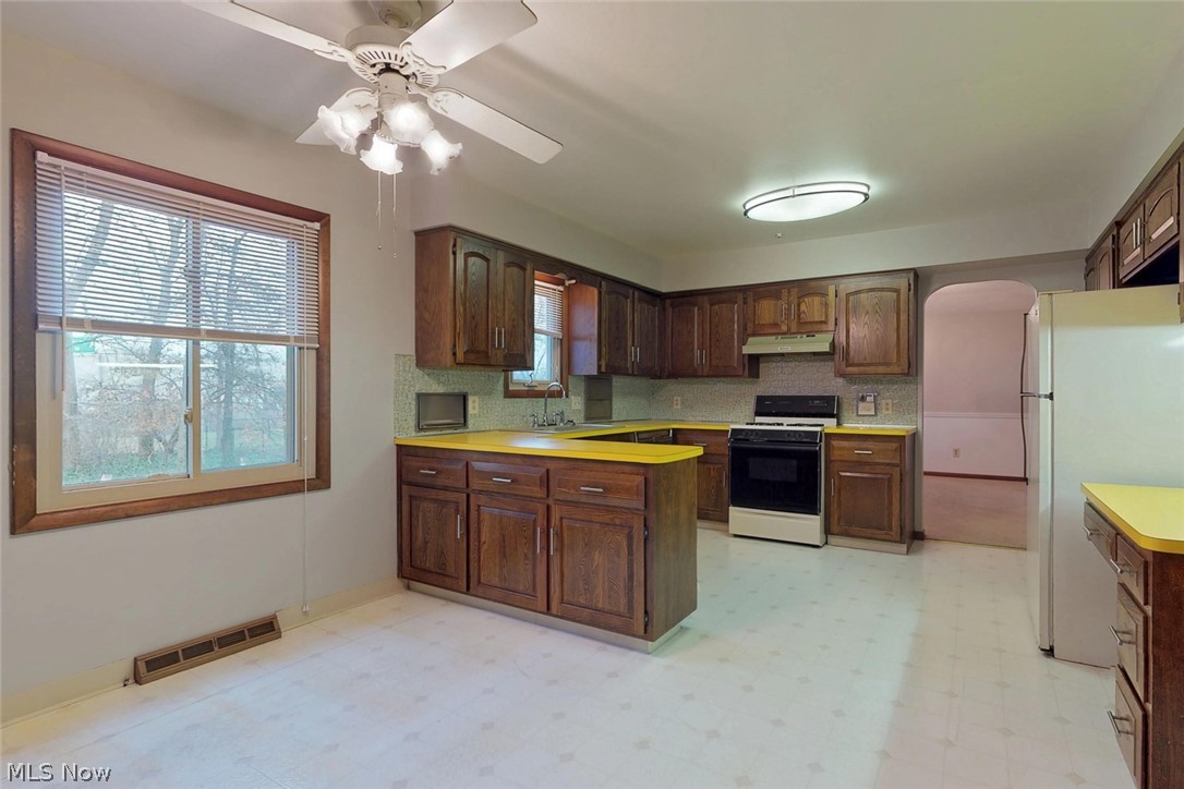 918 Beechers Brook Road Cleveland, OH 44143 - Photo 10 of 28 Gallery Image 10