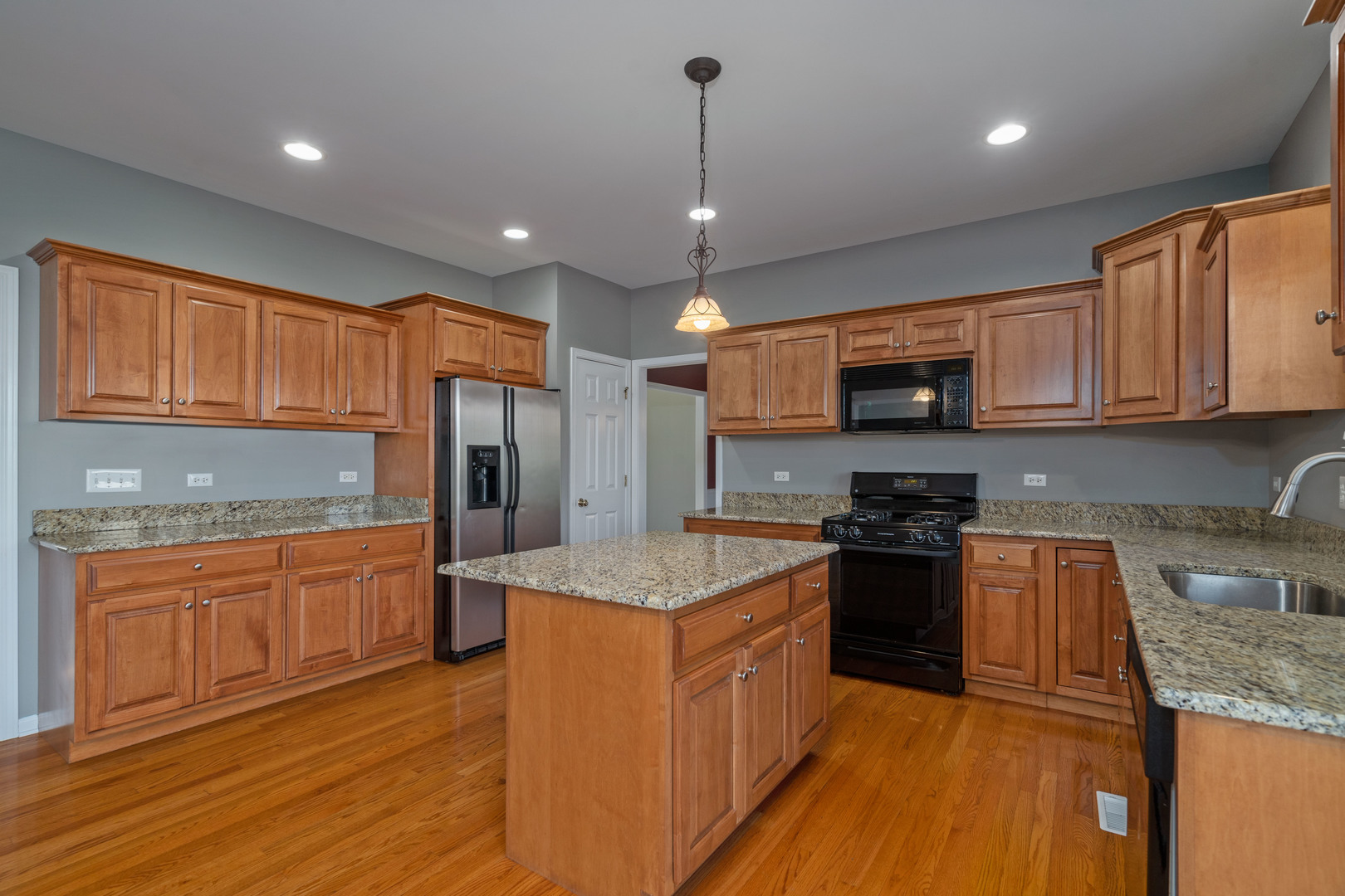 798 Merrill New Road Sugar Grove, IL 60554 - Photo 7 of 33