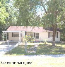 a front view of house with yard