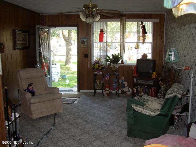 555 Nightingale Street Keystone Heights, FL 32656 - Photo 6 of 11 a living room with furniture and a flat screen tv