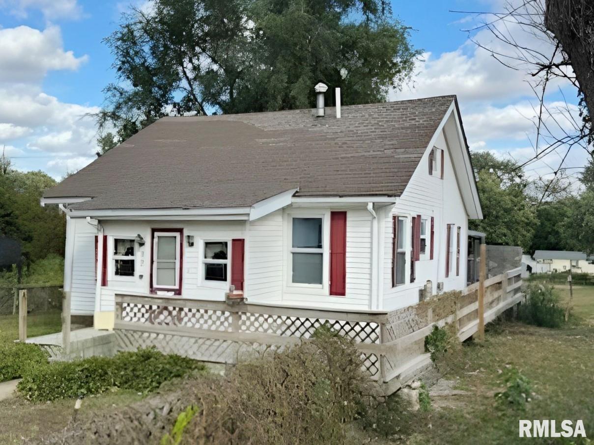 812 North Orchard Street Pittsfield, IL 62363 - Photo 1 of 17