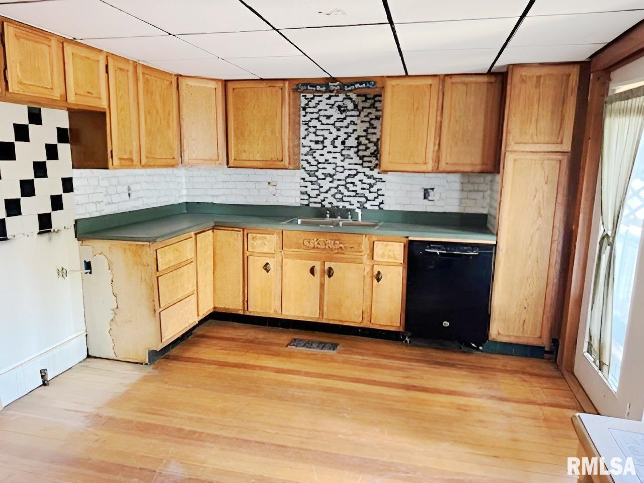 812 North Orchard Street Pittsfield, IL 62363 - Photo 11 of 17