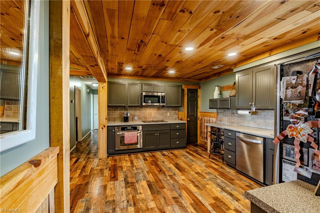 1061 Garvey Road Piney Creek, NC 28663 - Photo 11 of 48