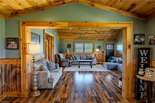 $499,000 | 1061 Garvey Road, Piney Creek, NC 28663