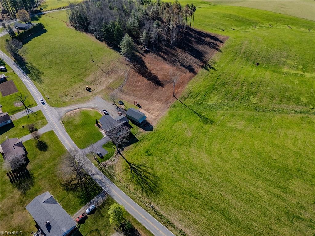 1061 Garvey Road Piney Creek, NC 28663 - Photo 32 of 48