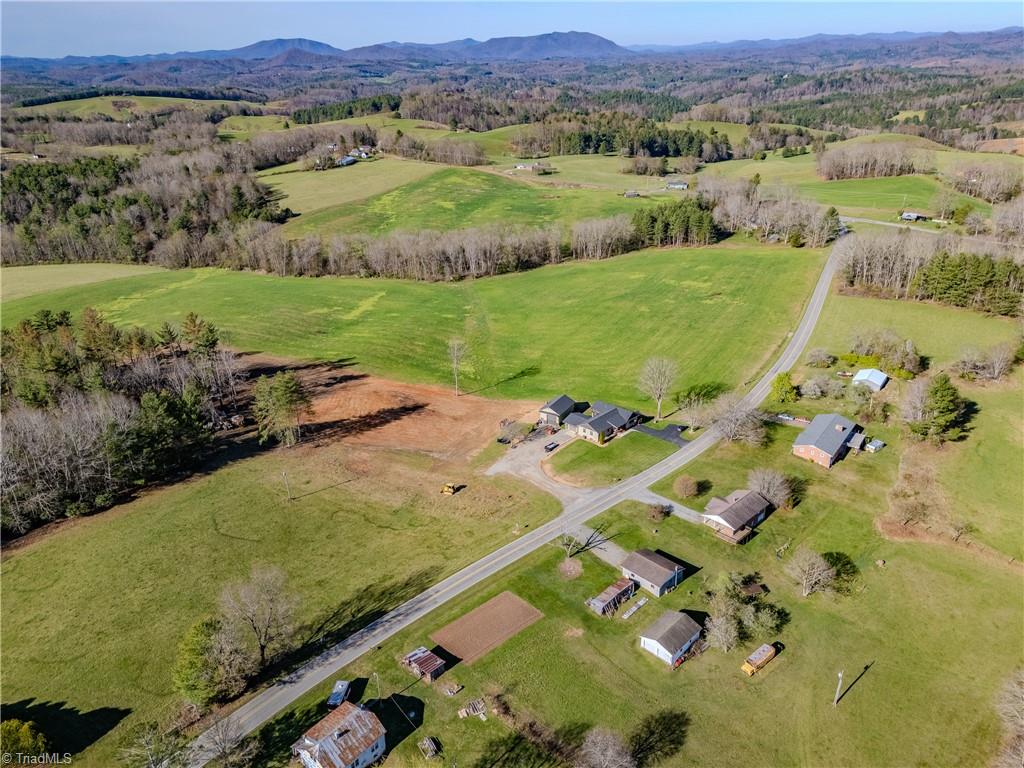 1061 Garvey Road Piney Creek, NC 28663 - Photo 34 of 48