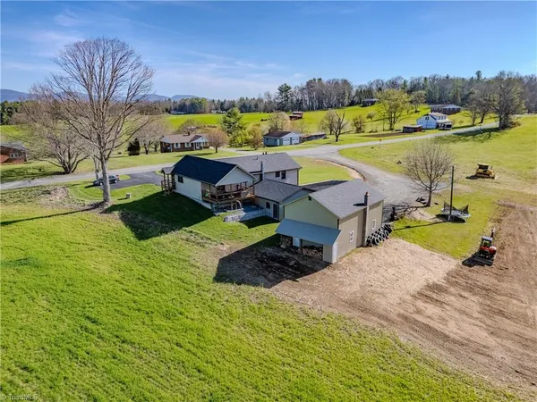 $499,000 | 1061 Garvey Road, Piney Creek, NC 28663