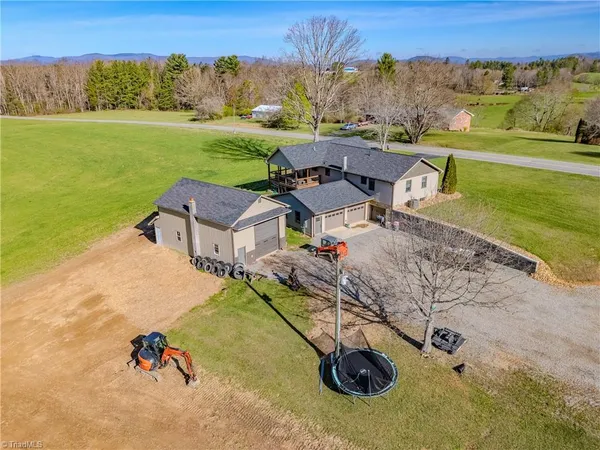 $499,000 | 1061 Garvey Road, Piney Creek, NC 28663