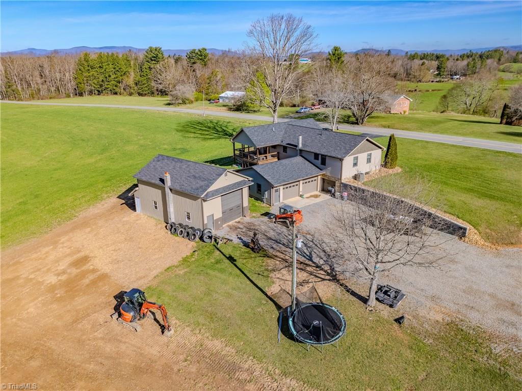 1061 Garvey Road Piney Creek, NC 28663 - Photo 38 of 48