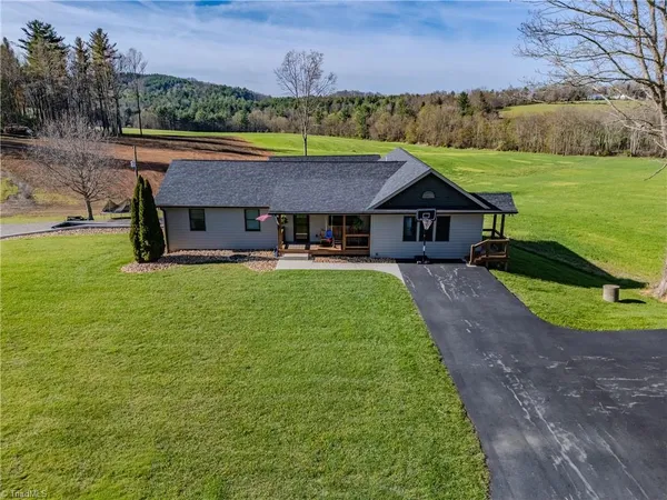 $499,000 | 1061 Garvey Road, Piney Creek, NC 28663