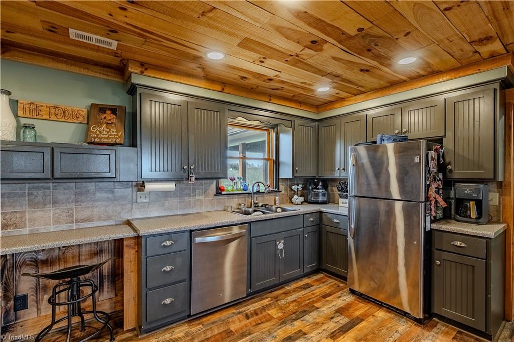 1061 Garvey Road Piney Creek, NC 28663 - Photo 9 of 48