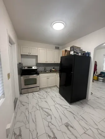 $1,800 | 12 North B Street, Lake Worth Beach, FL 33460