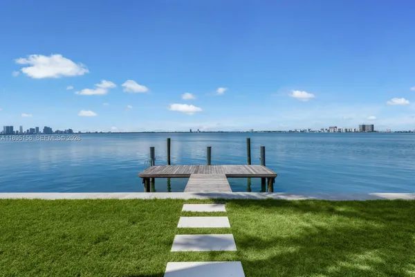 $29,500,000 | 5300 North Bay Road, Miami Beach, FL 33140