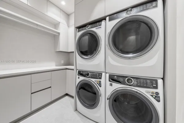 $29,500,000 | 5300 North Bay Road, Miami Beach, FL 33140