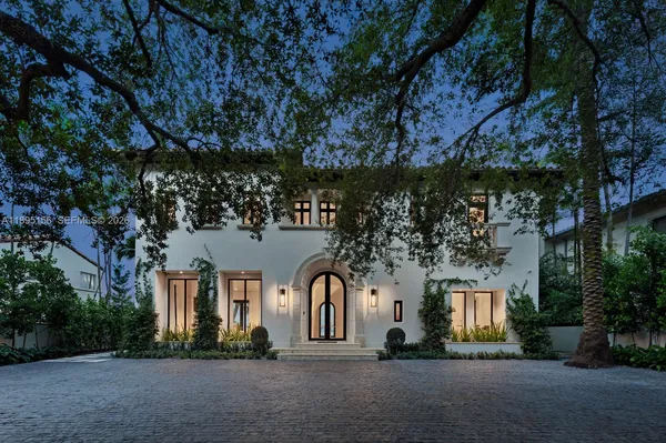 $29,500,000 | 5300 North Bay Road, Miami Beach, FL 33140