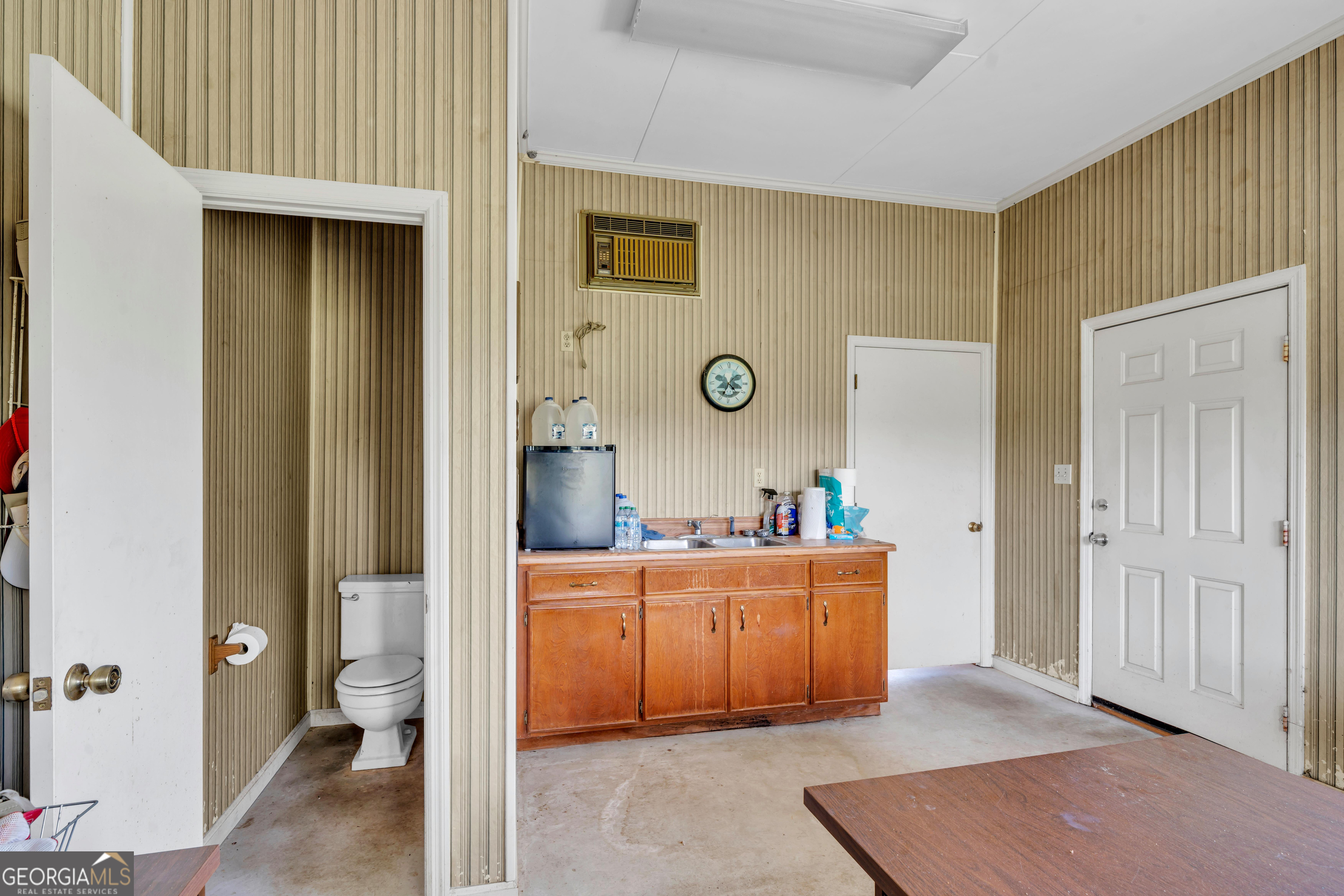 3807 Val Tech Road Valdosta, GA 31602 - Photo 20 of 39 a view of a kitchen with a sink