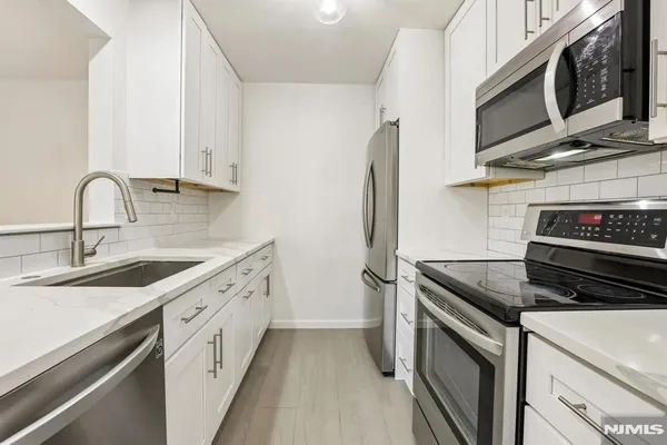 $565,000 | 100 Crown Court, Unit 471, Edgewater, NJ 07020