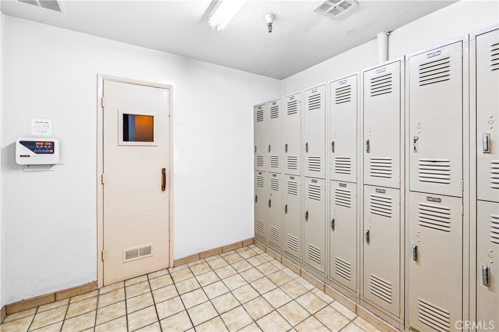 1140 East Ocean Boulevard, Unit 228 Long Beach, CA 90802 - Photo 20 of 27 Community sauna and locker room