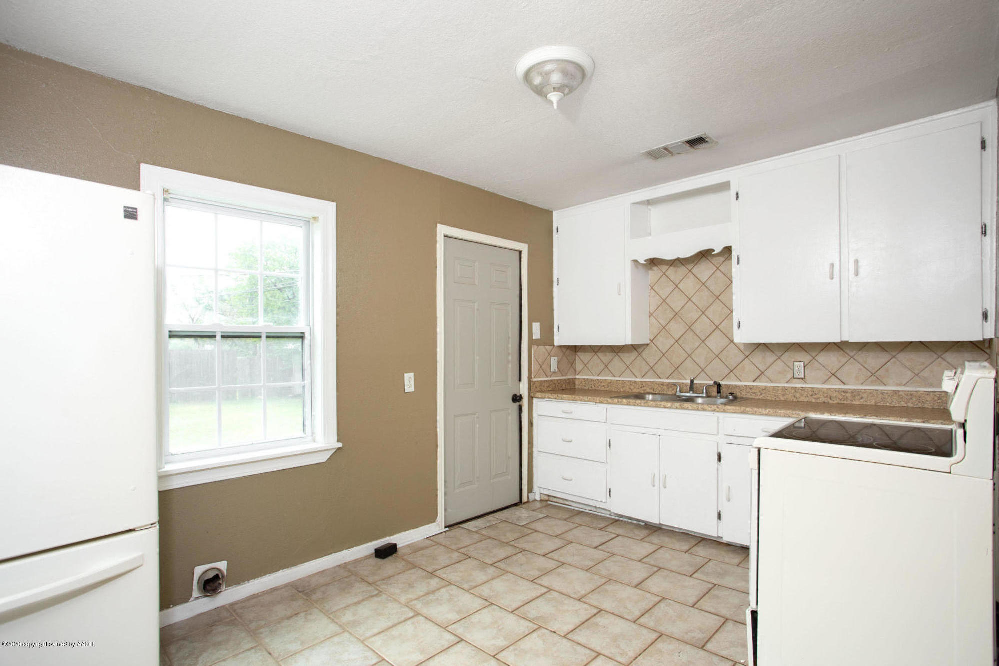 4615 South Travis Street Amarillo, TX 79110 - Photo 4 of 12 4