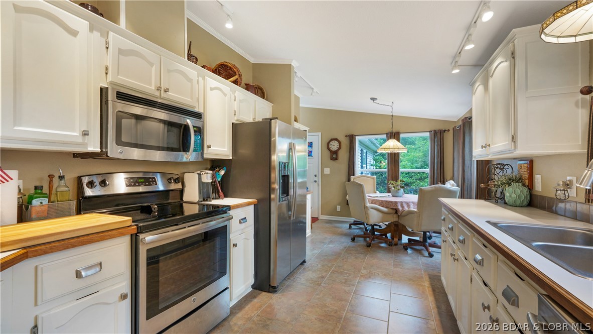 1241 Cedar Ridge Circle Roach, MO 65787 - Photo 13 of 36
