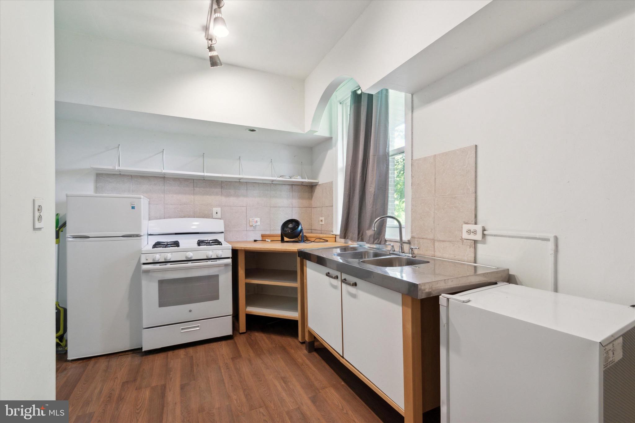 5841 North 12th Street, Unit 2 Philadelphia, PA 19141 - Photo 6 of 16