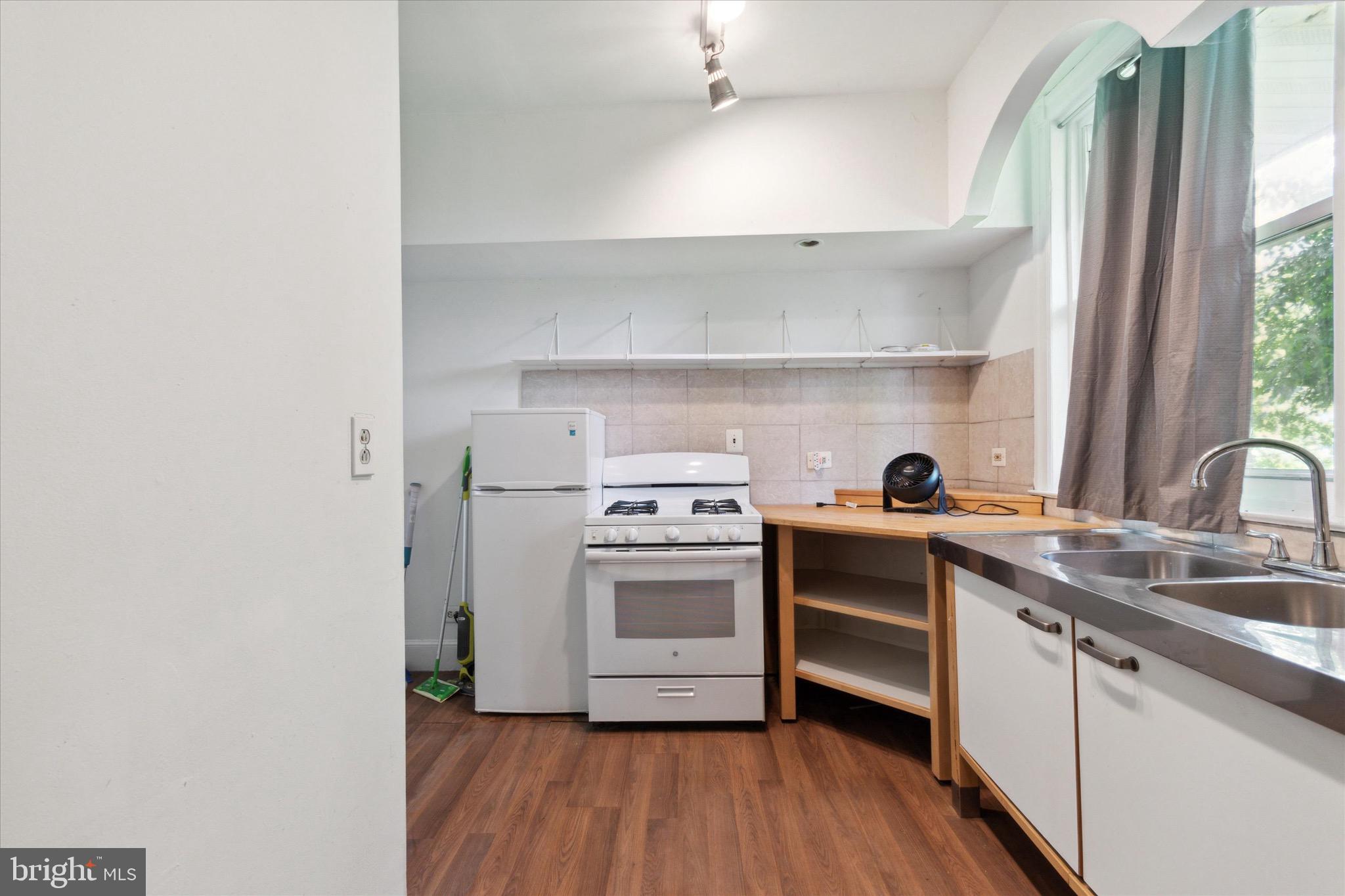 5841 North 12th Street, Unit 2 Philadelphia, PA 19141 - Photo 7 of 16
