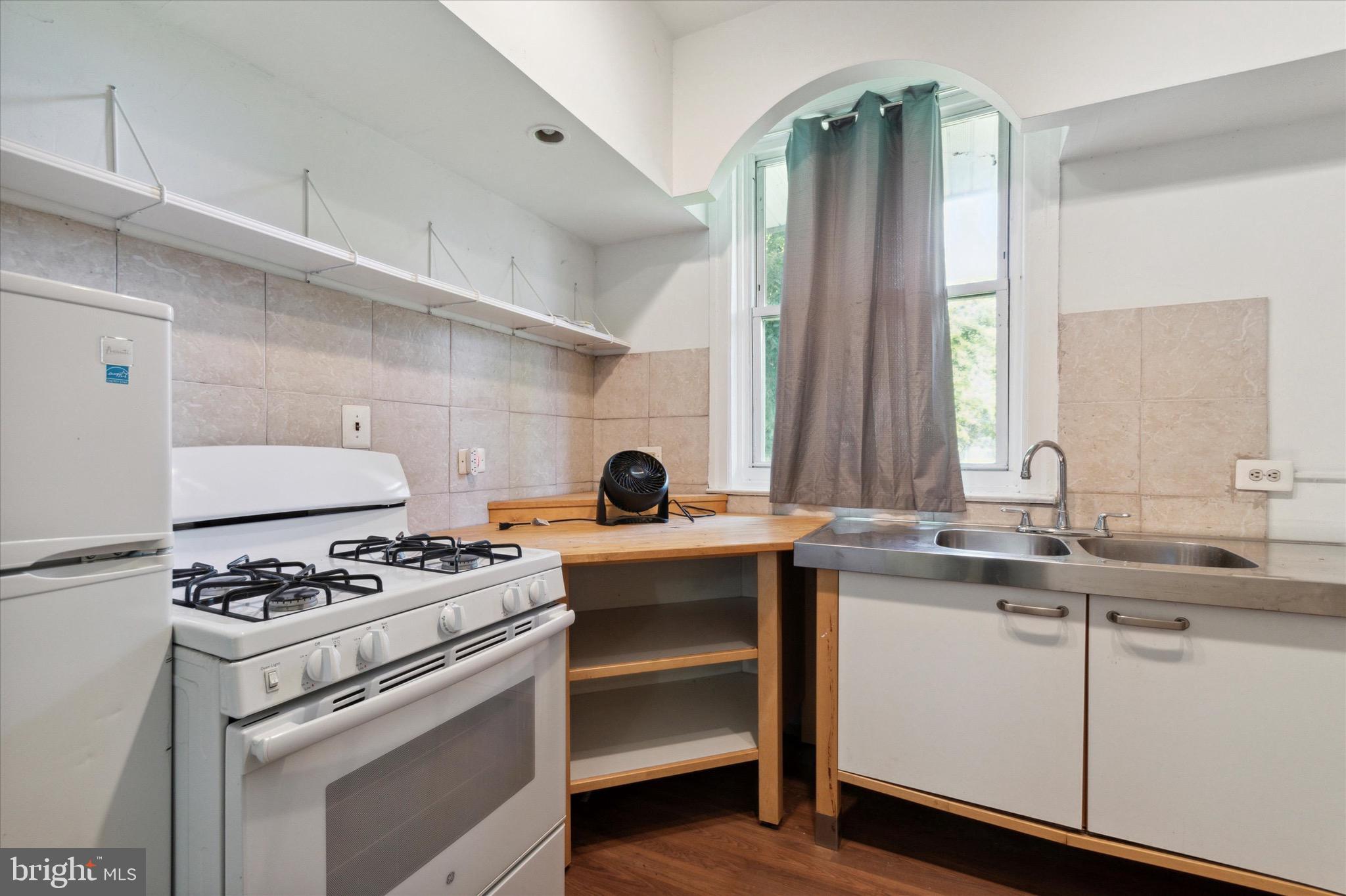 5841 North 12th Street, Unit 2 Philadelphia, PA 19141 - Photo 9 of 16