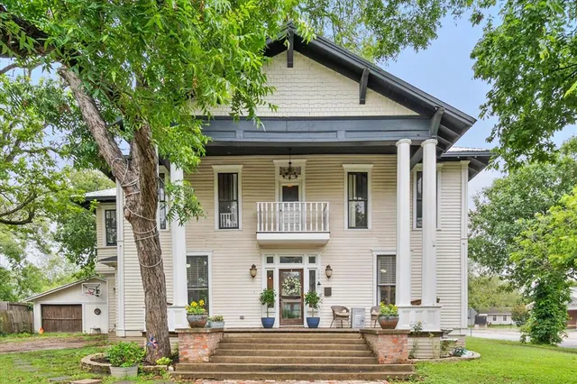 $325,000 | 100 Corsicana Street, Hillsboro, TX 76645