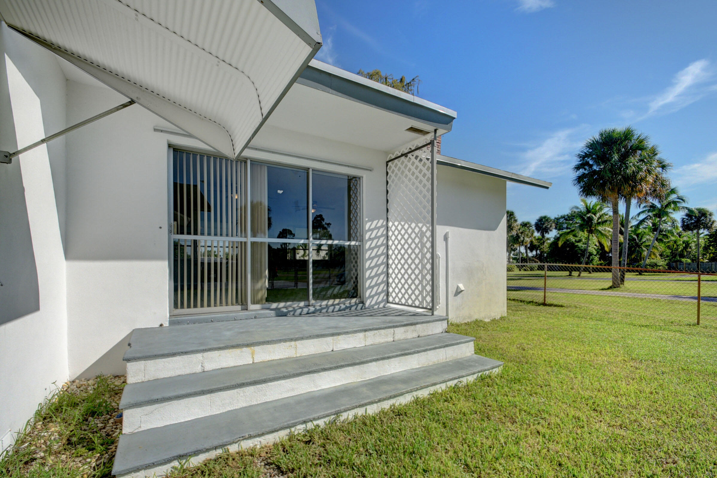 6698 Belvedere Road West Palm Beach, FL 33413 - Photo 38 of 57 35_house (35)