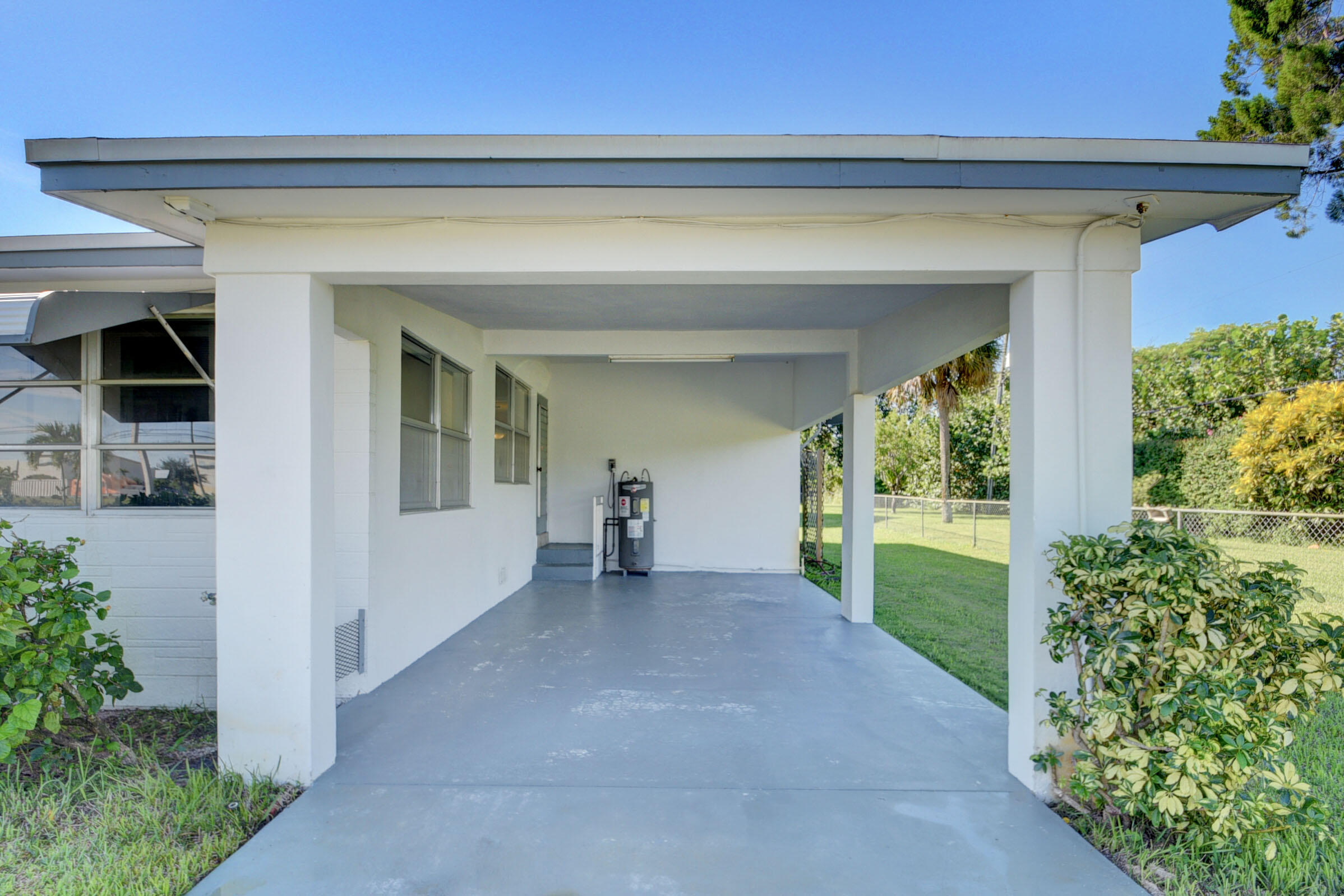 6698 Belvedere Road West Palm Beach, FL 33413 - Photo 6 of 57 06_house (6)