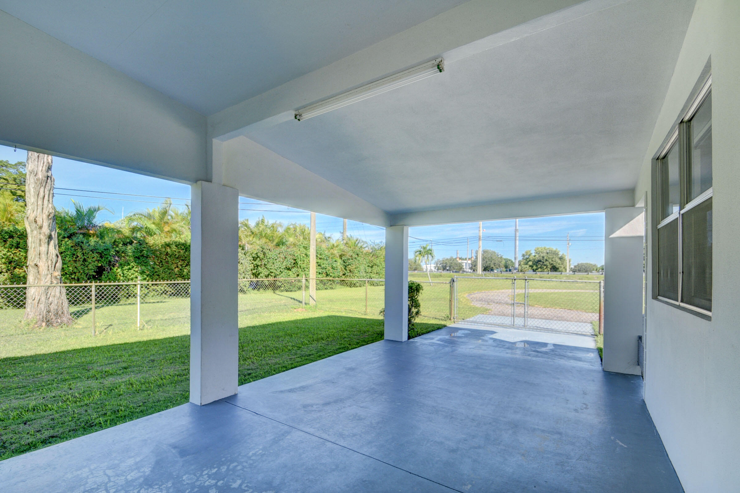 6698 Belvedere Road West Palm Beach, FL 33413 - Photo 7 of 57 07_house (7)