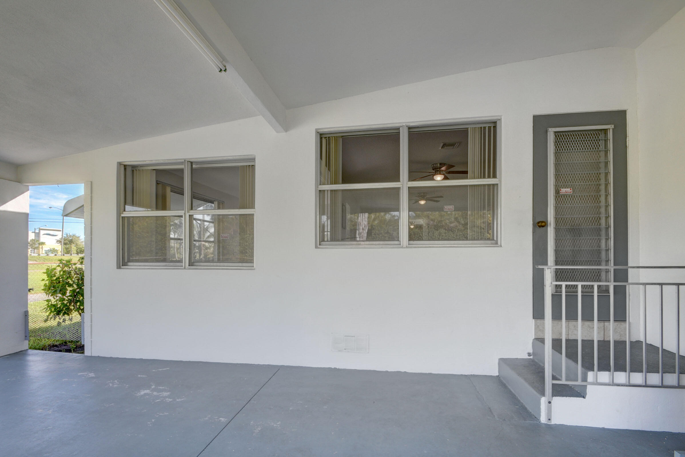 6698 Belvedere Road West Palm Beach, FL 33413 - Photo 8 of 57 08_house (8)